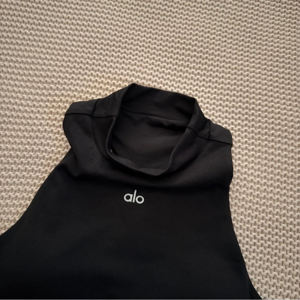 ALO Yoga Alosoft Top All That Bra Tank Black High-Neck Sleeveless Crop Tank - Picture 2 of 4